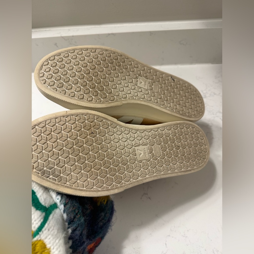 Veja ChromeFree Recife Sneakers size 39 - Anthropologie gold and white - Picture 12 of 13